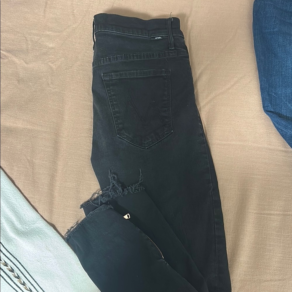 MOTHER Black Cropped Ankle Jeans with Distressed Style